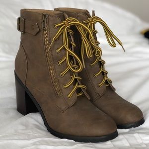 NWOT Lace up Timberland Style Heeled Booties